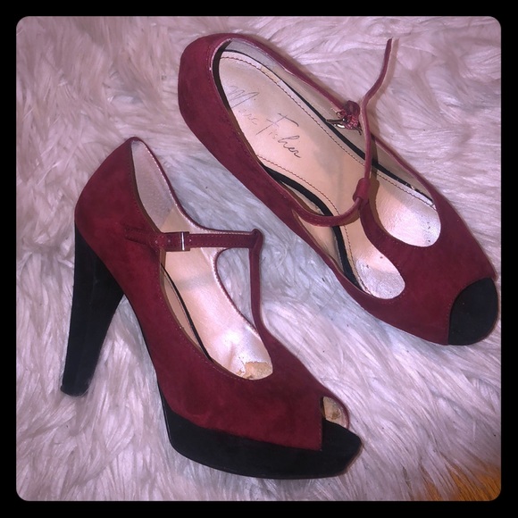 Flirty Marc Fisher Red Heels - Picture 2 of 4